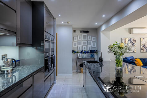Kitchen &amp; Dining
