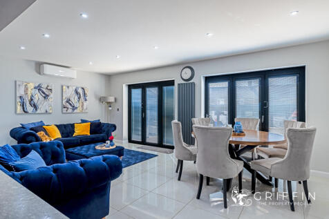 Kitchen &amp; Dining