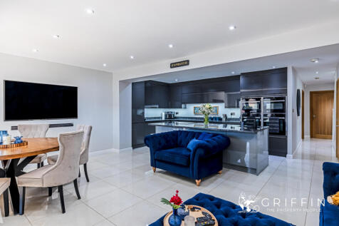 Kitchen &amp; Dining