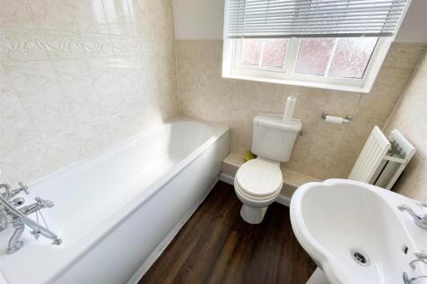 main bathroom.jpg
