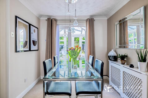 Lounge &amp; Dining