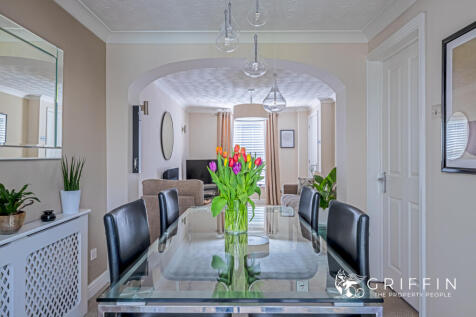 Lounge &amp; Dining