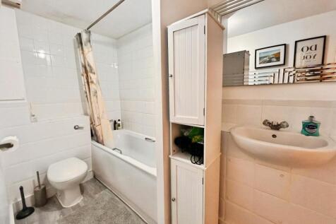 b92f72bbbathroom1