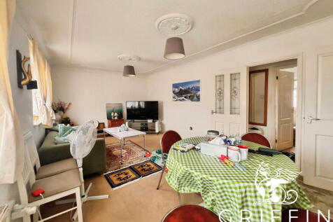 8c56057eliving20room1