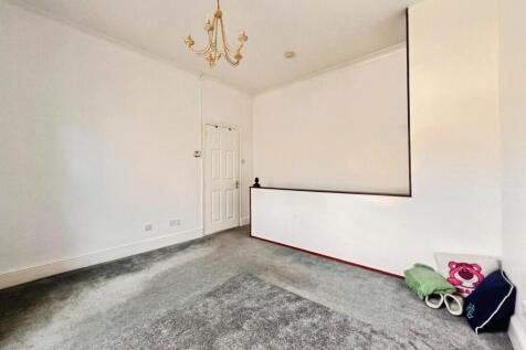 ee991510bedroom2