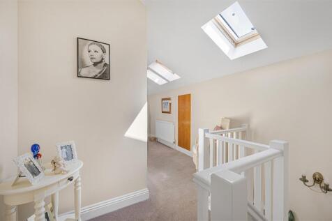 Bedroom 1 Landing