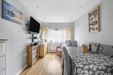 Bedroom 4 / Dining Room