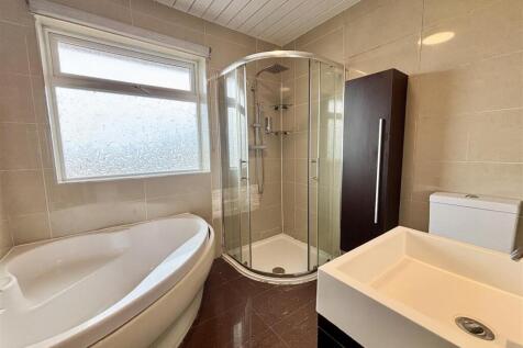 Family Bathroom/WC