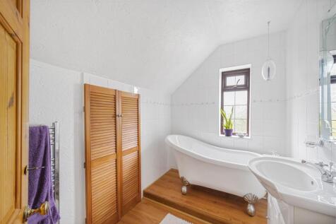 First Floor Bathroom