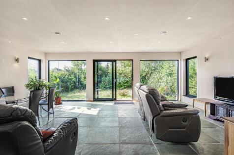 Lounge Dining Room