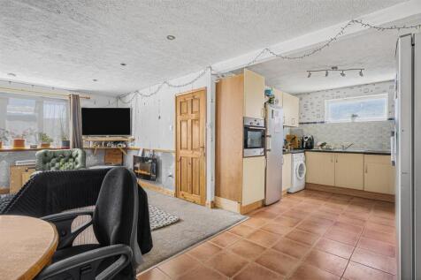 Open Plan Lounge/Dining Room/Kitchen
