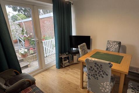 Bedroom 3/Dining Room