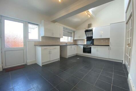Kitchen2.jpg