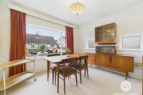 Dining Room/Bedroom 4