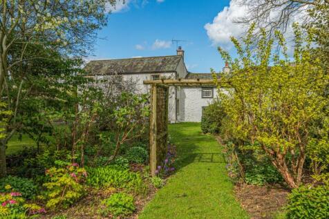 SIDE GARDEN (FORMAL)