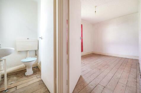 UPSTAIRS WC