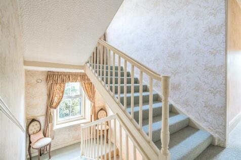 FIRST FLOOR LANDING
