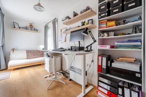 BEDROOM 3 / STUDY