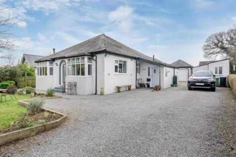 PARKING &amp; SINGLE GARAGE