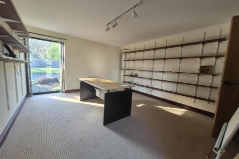 RECEPTION ROOM / OFFICE