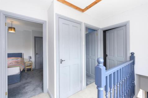 FIRST FLOOR LANDING