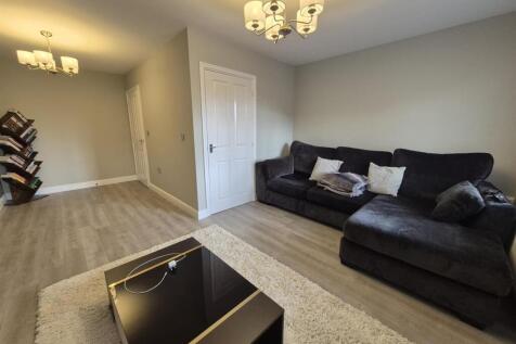 L-SHAPED LOUNGE