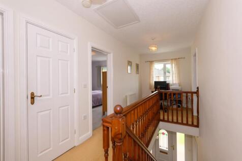 FIRST FLOOR LANDING