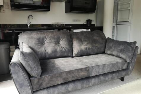 LOUNGE/KITCHEN