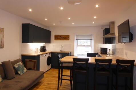 OPEN PLAN KITCHEN/LOUNGE