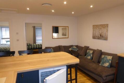OPEN PLAN KITCHEN/LOUNGE