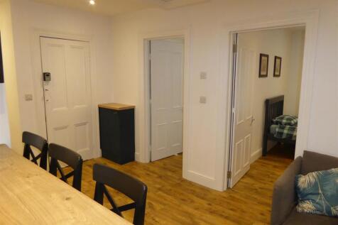 OPEN PLAN KITCHEN/LOUNGE