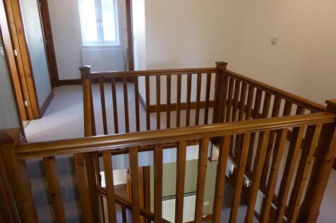 FIRST FLOOR LANDING