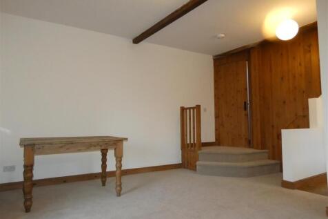 LOUNGE/DINING AREA