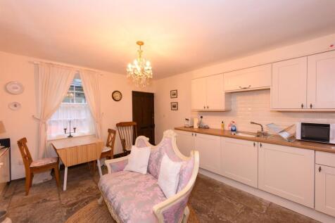 OPEN PLAN KITCHEN/SNUG