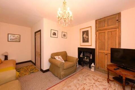 FIRST FLOOR LOUNGE
