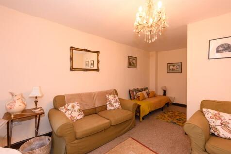 FIRST FLOOR LOUNGE
