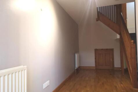ENTRANCE/INNER HALLWAY