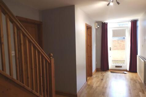 ENTRANCE/INNER HALLWAY