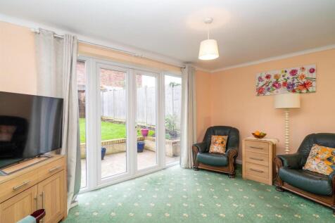 007-124 Ashley Drive.jpg