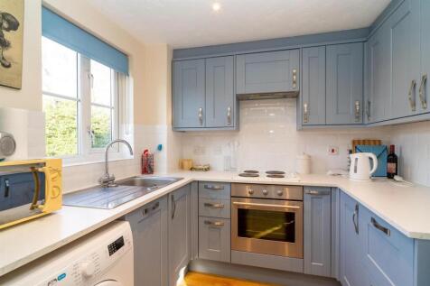 005-46 Kensington Way.jpg