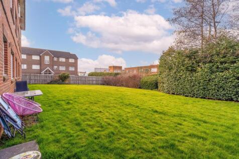 003-46 Kensington Way.jpg