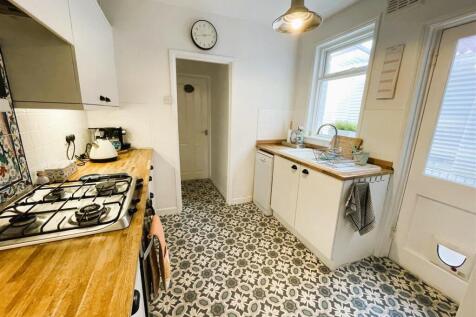 121 Imperial Avenue kitchen 2.jpeg