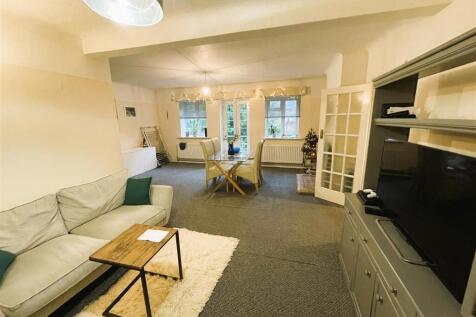 6 maycroft court lounge.jpeg