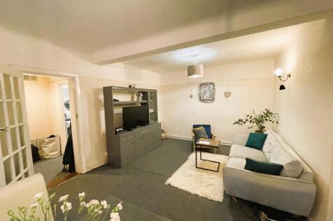 6 maycroft court lounge 2.jpeg