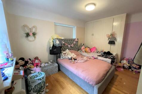 10 maycroft court bedroom 1.JPG