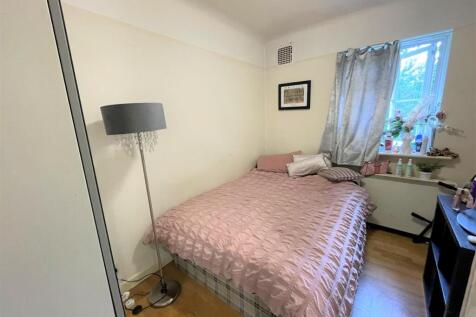 10 maycroft court bedroom 2.JPG