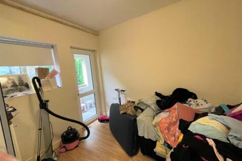 10 maycroft court bedroom 3.JPG