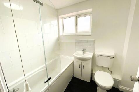 14 grove mews bathroom.jpeg