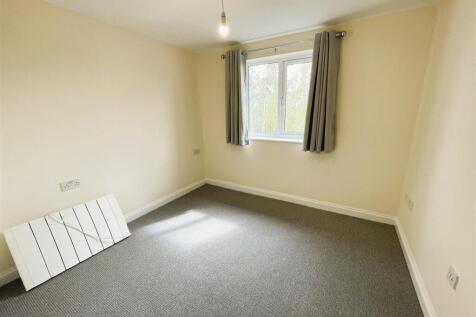 14 grove mews bedroom 1.jpeg