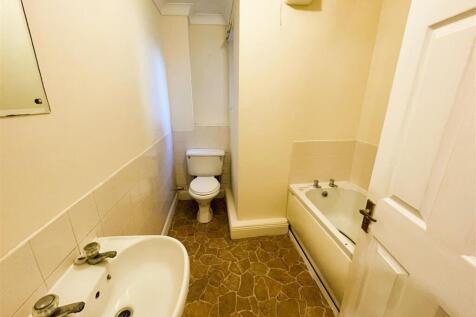Roxan Bathroom.jpg